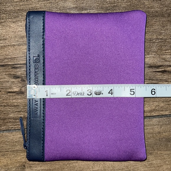United Airlines x Away Travel Amenity Kit Purple Zip Pouch Travel Bag Neoprene - Picture 10 of 10